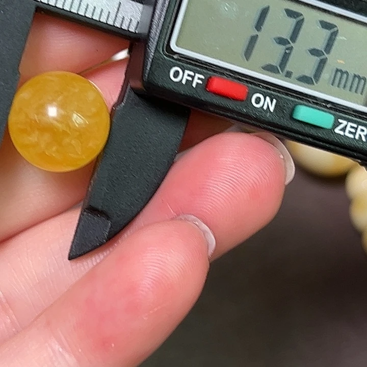 蜜蜡未镶嵌裸石微瑕84