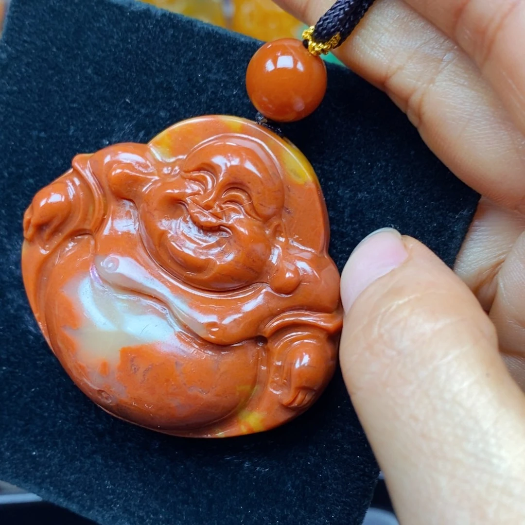 未镶嵌石英质玉（黄龙玉）颈饰