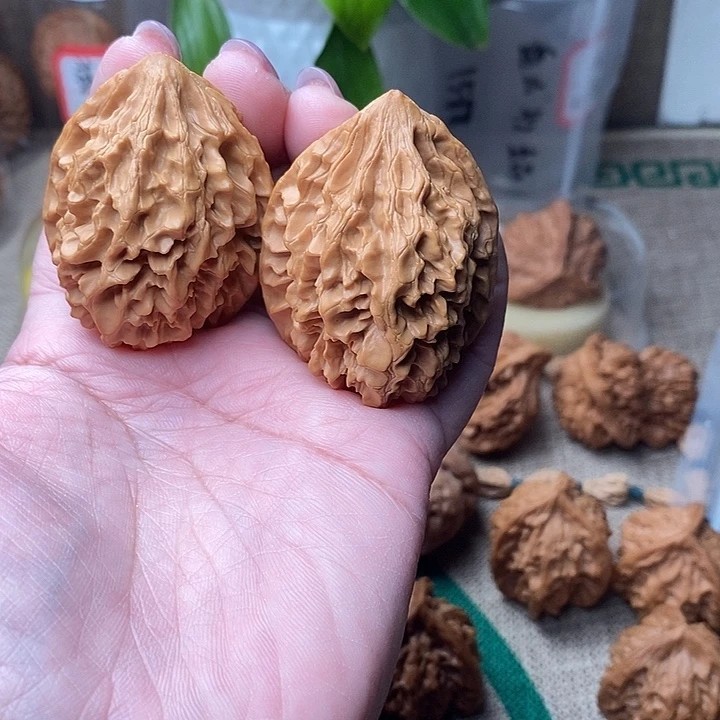 文玩核桃吊坠招财鼠