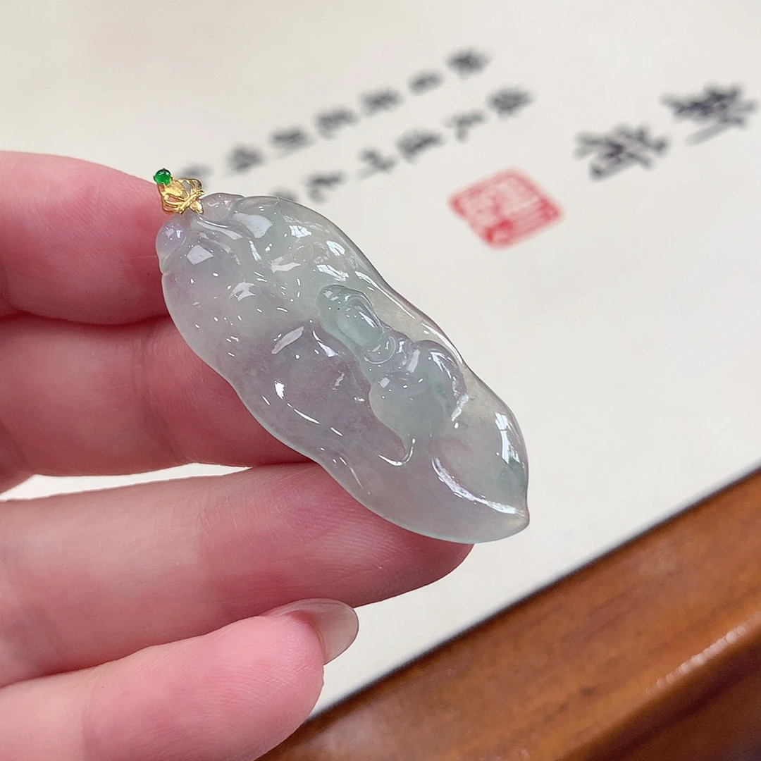 翡翠18K金镶嵌颈饰吊坠