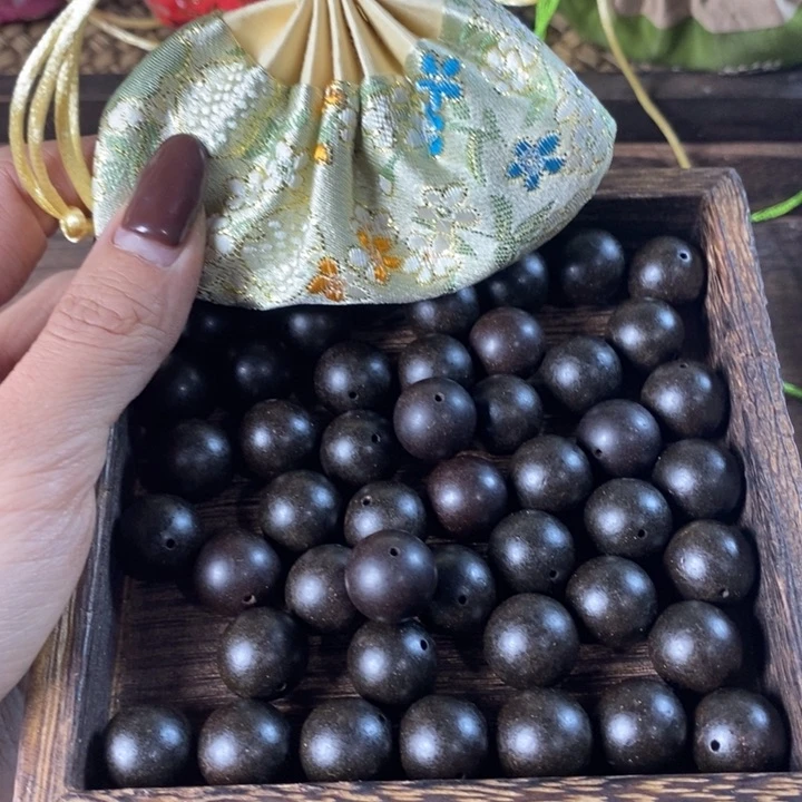 泥塑降真合香1.5瑕疵珠香包约50克