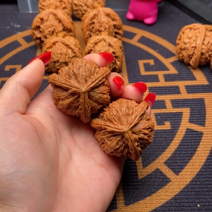 文玩核桃吊坠神****7白狮