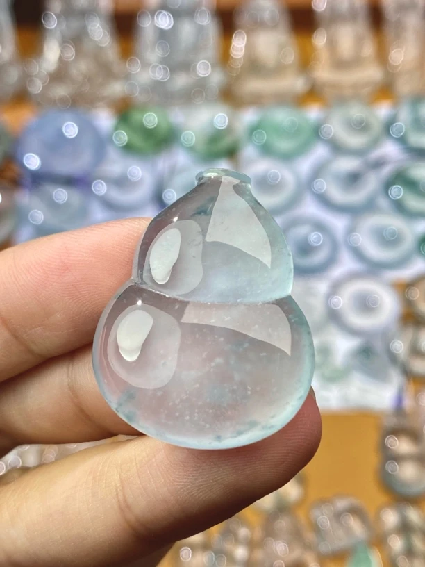 天然缅甸a货翡翠葫芦莫西沙飘蓝花高冰饱满葫芦 尺寸：31.7-25-6.8