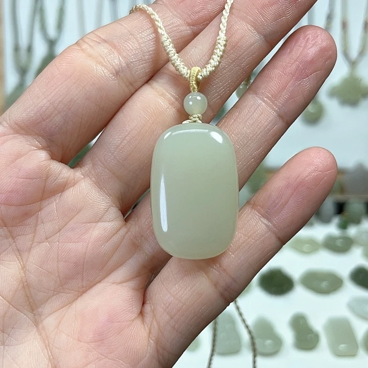 和田玉未镶嵌颈饰快**子