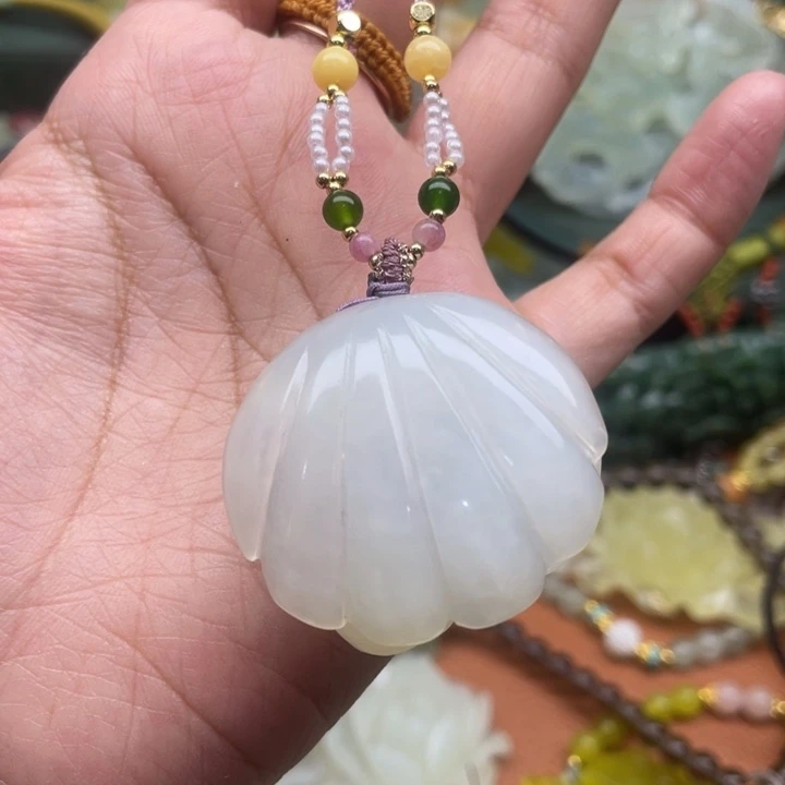 蛇纹石玉未镶嵌吊坠