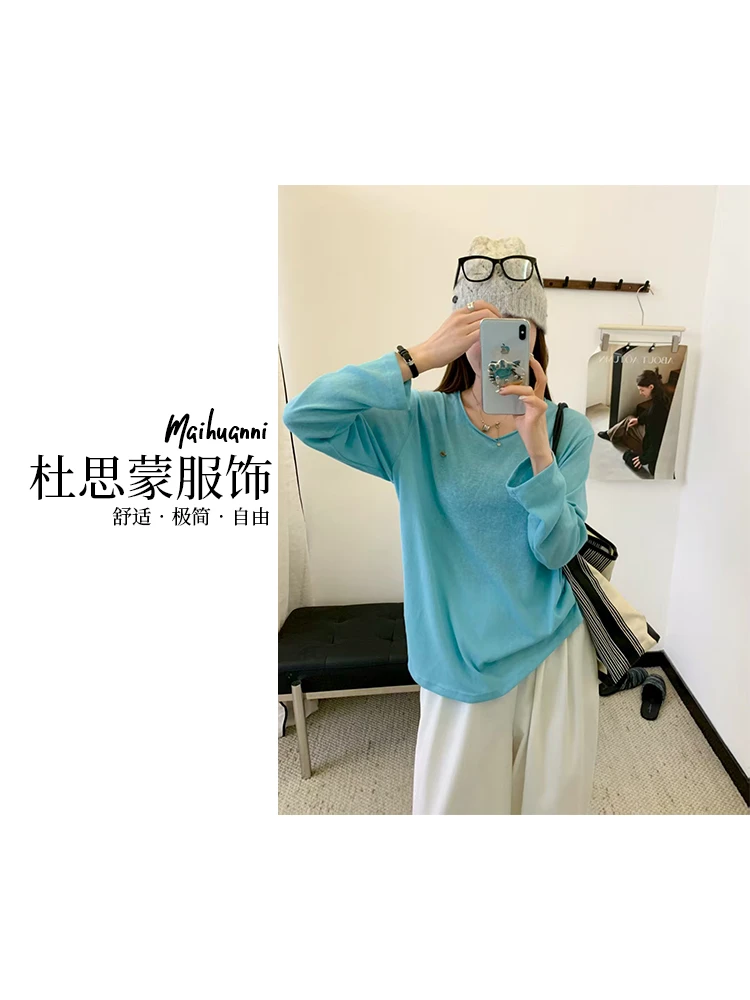 （杜思蒙服饰）25619-时尚后背中线小圆牌装饰纯色卷边V领打底衫