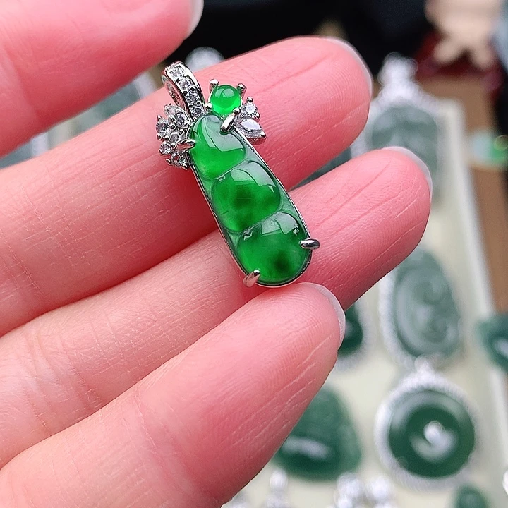 颈饰未镶嵌翡翠吊坠