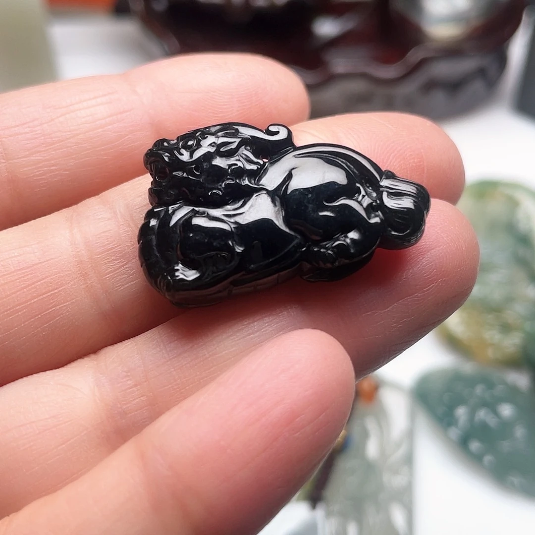 翡翠颈饰未镶嵌皮休