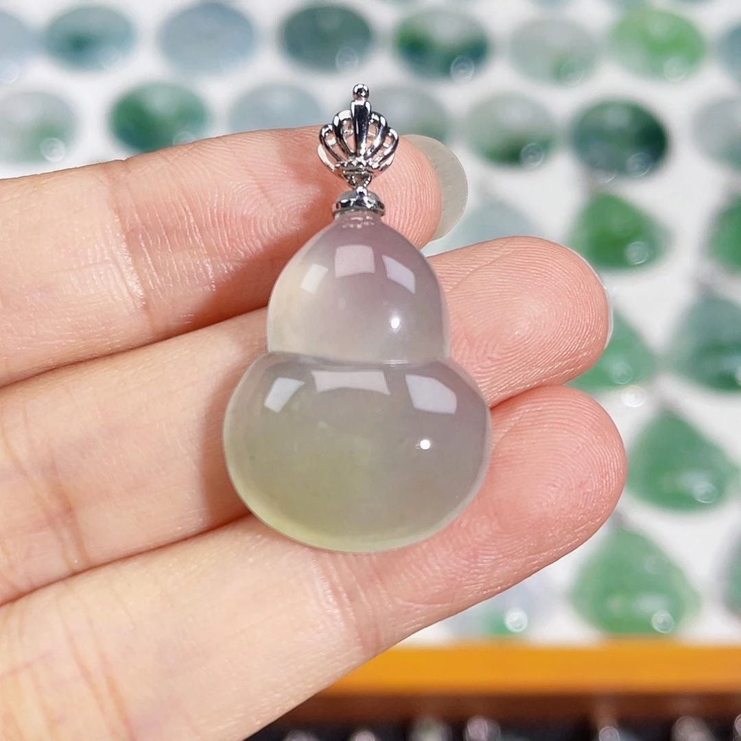 颈饰18K金镶嵌翡翠吊坠