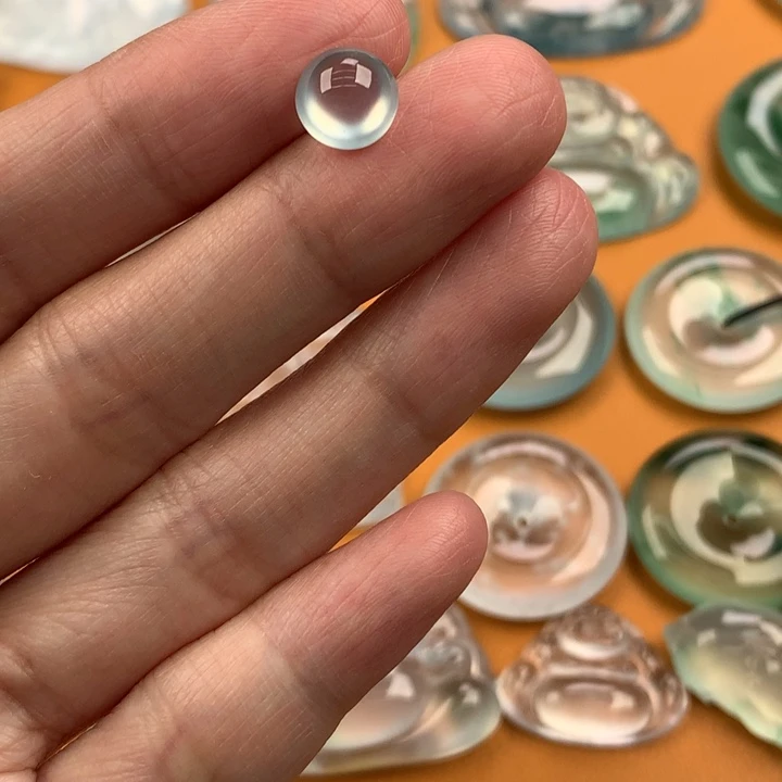 翡翠挂件未镶嵌…..