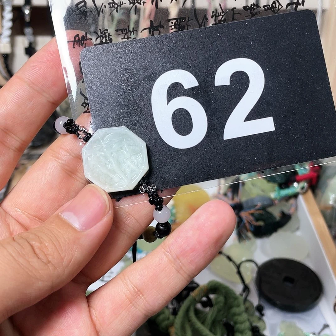 蛇纹石玉颈饰合金竹*