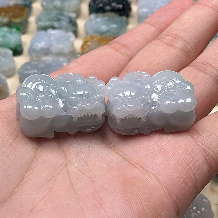 翡翠未镶嵌颈饰貔貅