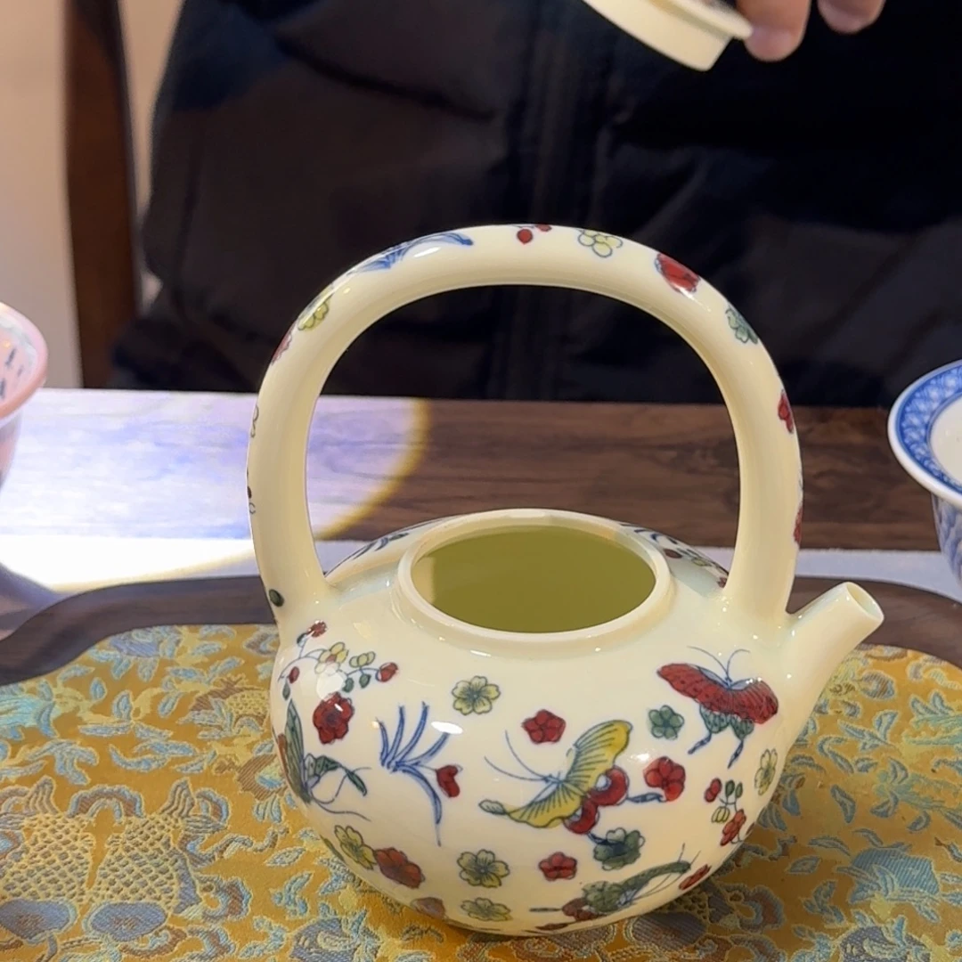 陶其他蝴蝶手提壶