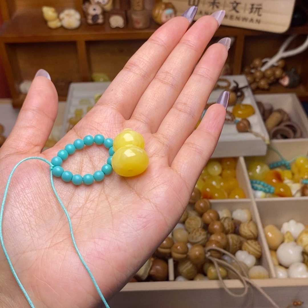周***》吊坠猴头核桃葫芦绿跑