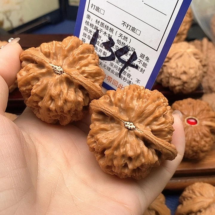 吊坠桃核粗筋狮子头48