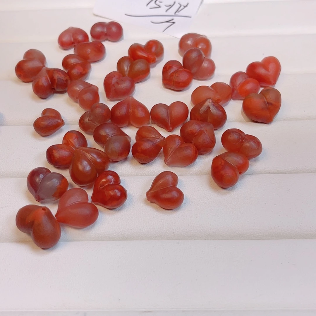 南红玛瑙未镶嵌珠宝半成品4 。