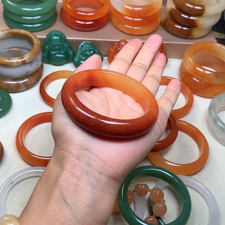 l***g石英质玉未镶嵌手镯