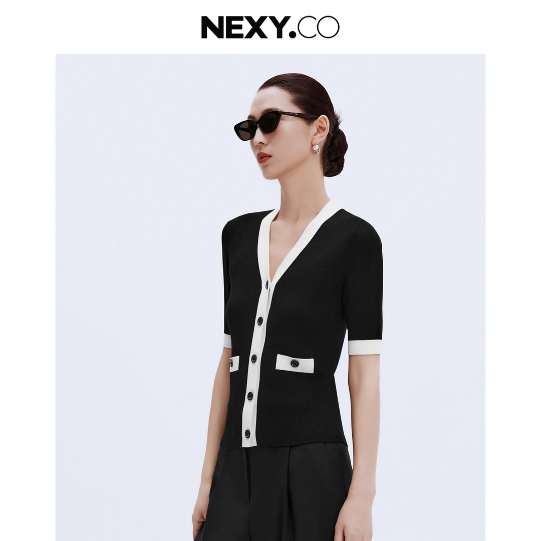 NEXY.CO/奈蔻【星线好物】清新撞色V领单排扣针织衫XI00249W0