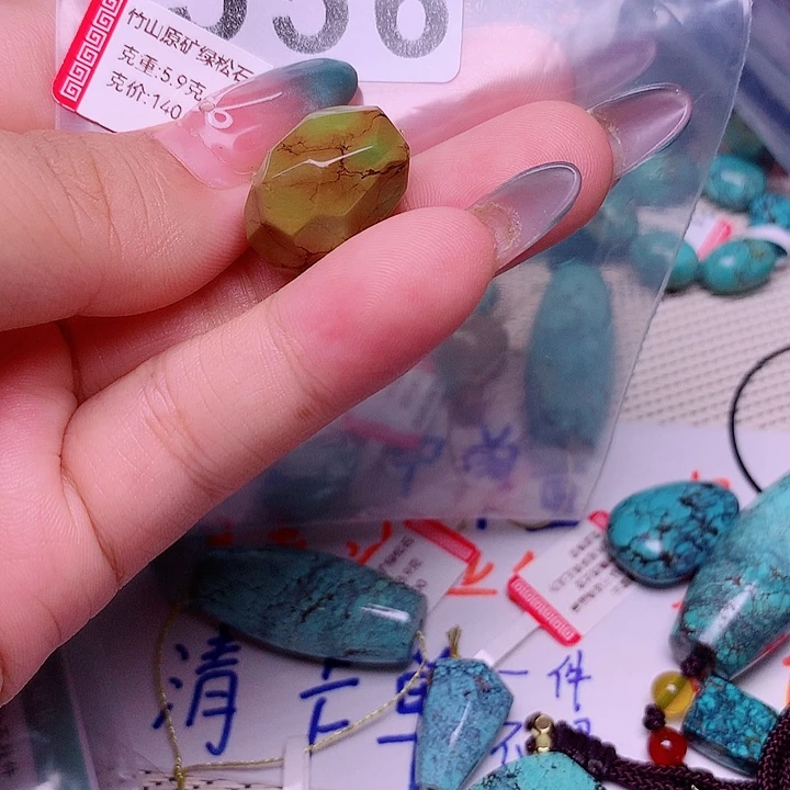 绿松石未镶嵌珠宝奇石