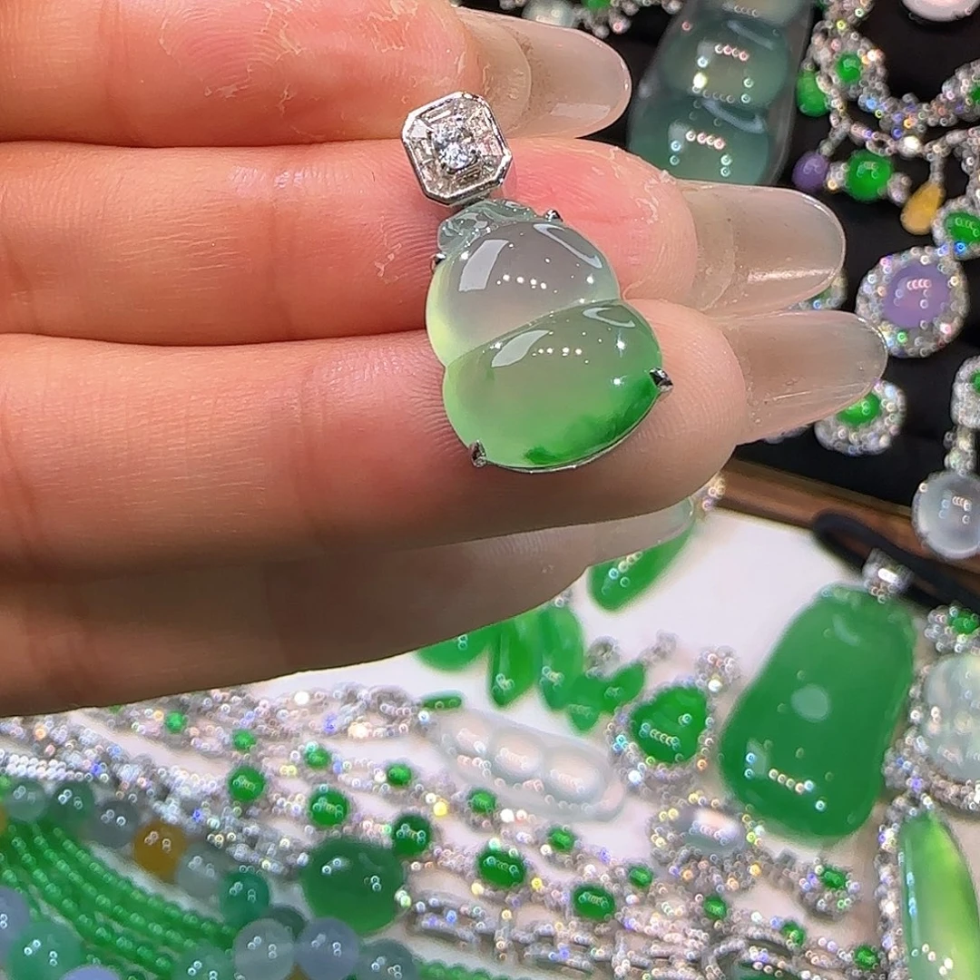 翡翠18K金镶嵌戒指