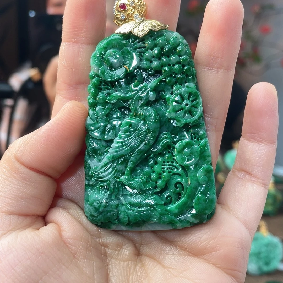 翡翠未镶嵌吊坠(赠链)