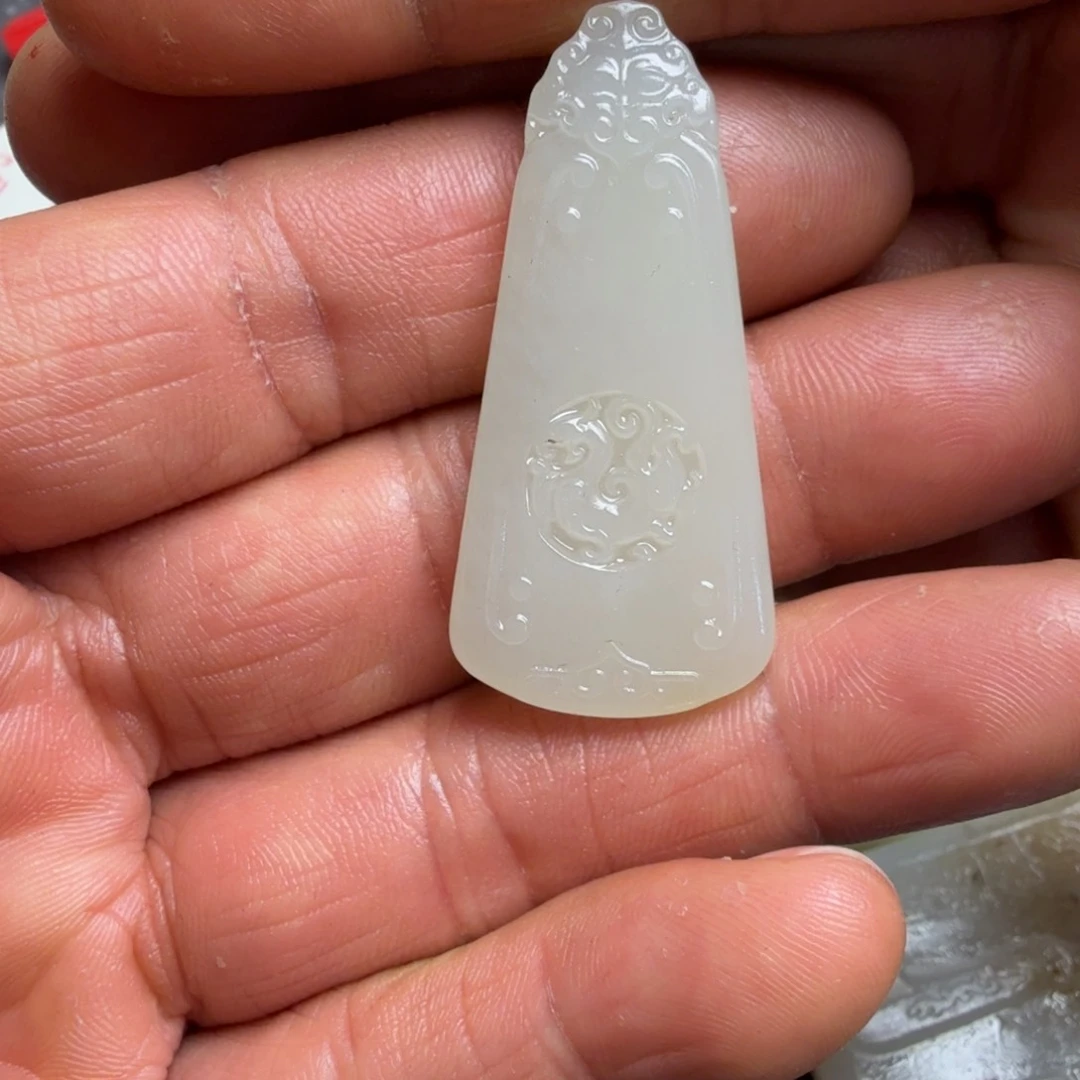 和田玉颈饰未镶嵌皮*子