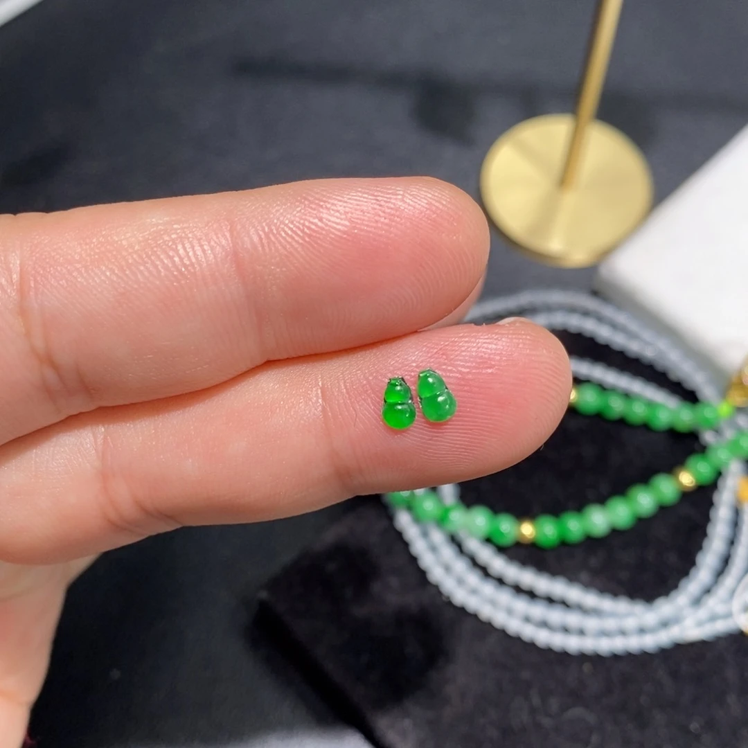 翡翠裸石正阳绿小葫芦