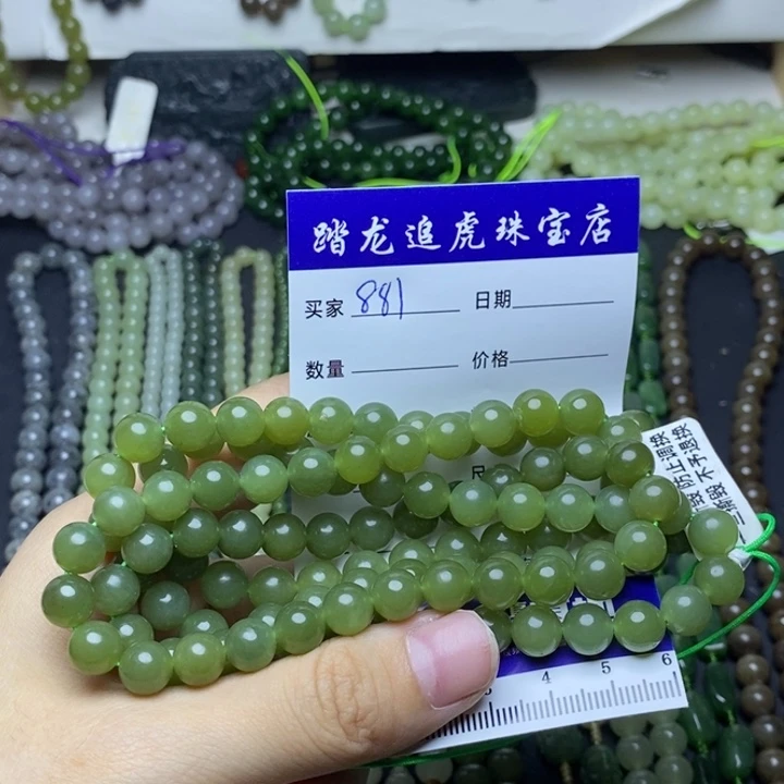 和田玉未镶嵌颈饰九**月