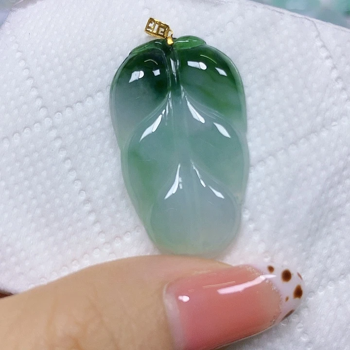 翡翠18K金镶嵌颈饰挂件