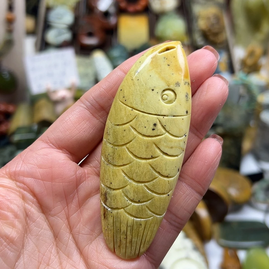 岫玉未镶嵌颈饰辽阳料手玩鱼