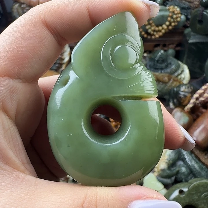透闪石质玉未镶嵌珠宝奇石