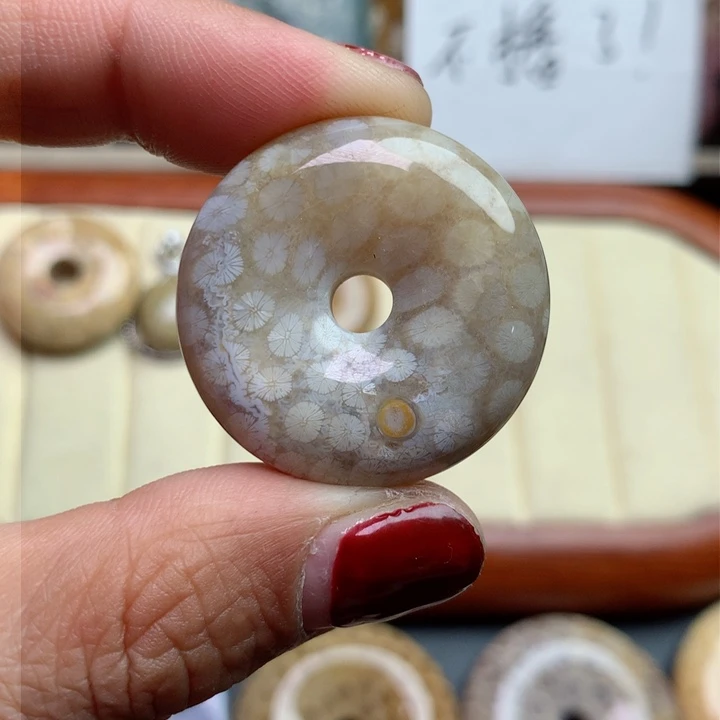 硅化珊瑚（珊瑚玉）颈饰未镶嵌