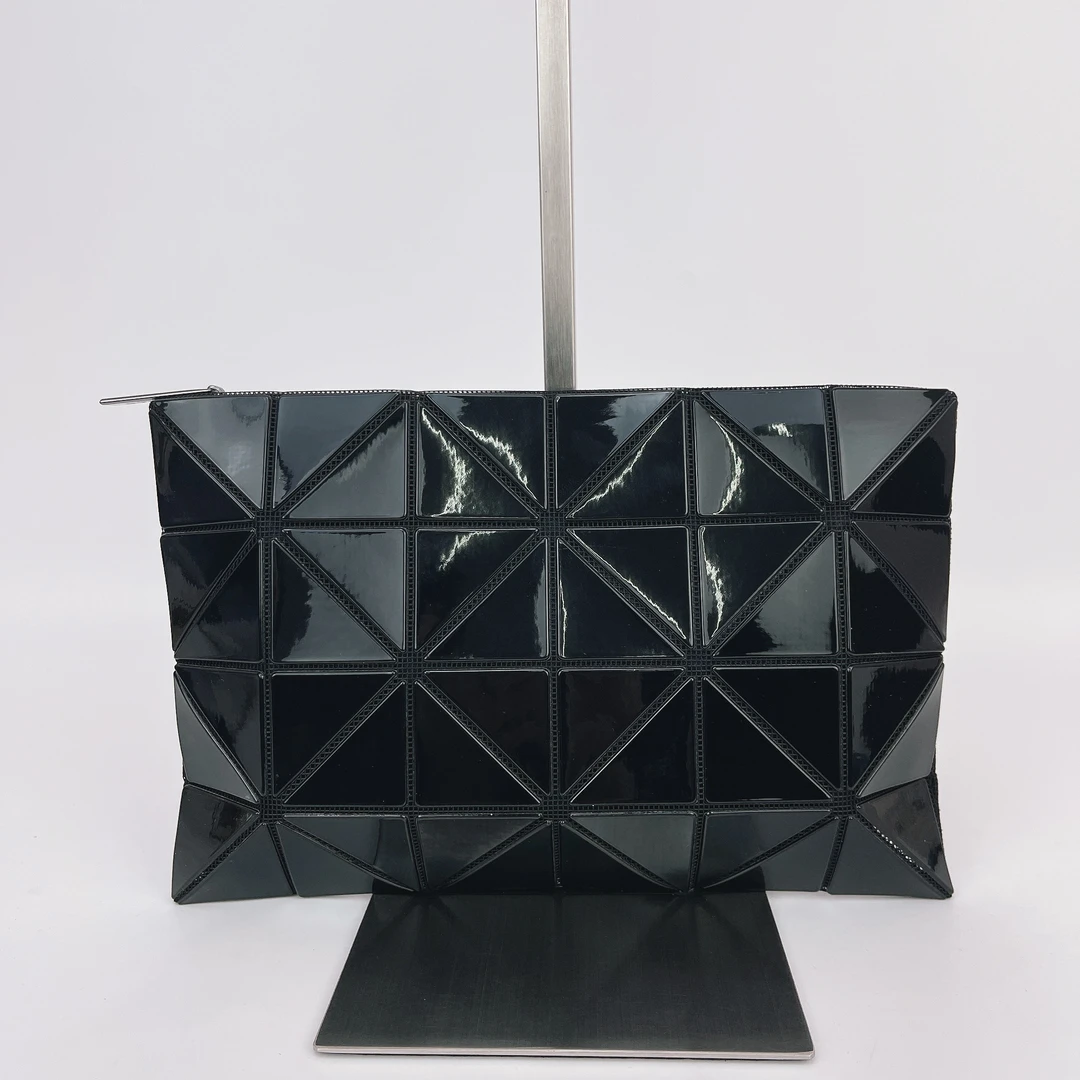 95新 Issey Miyake/三宅一生 三宅一生 黑色手拿包底长24 N659