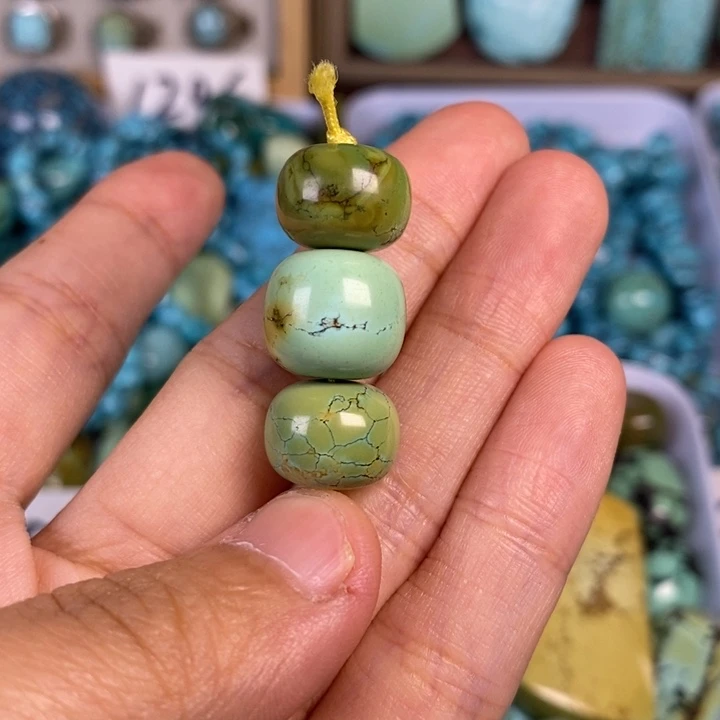 绿松石未镶嵌颈饰