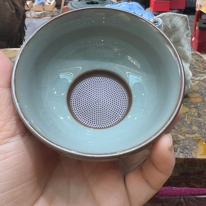茶漏一个，哥瓷。。。品茗