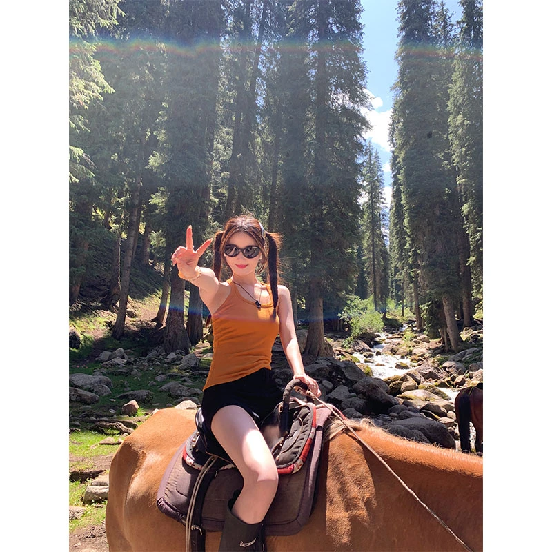 苏三三挂脖上衣高级感2025新款背心女外穿带胸垫辣妹内搭小吊带