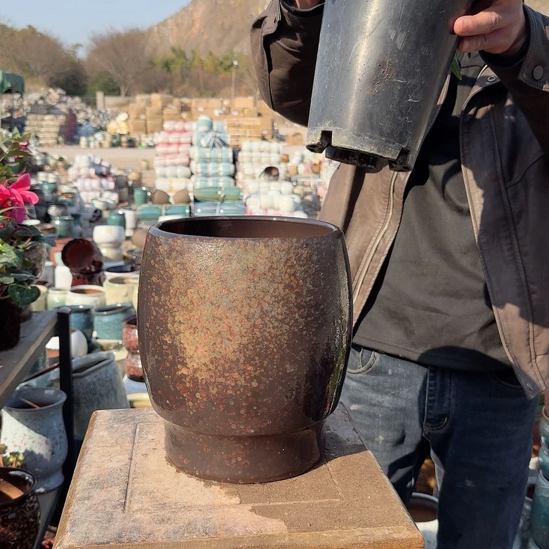 紫砂花盆口18高23（一个黑色泼墨蛋壳武