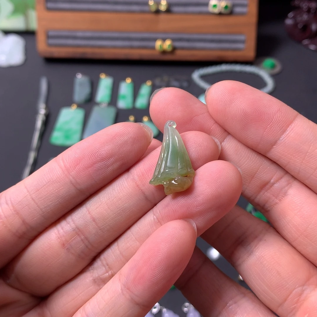 吊坠(不含链)18K金镶嵌翡翠