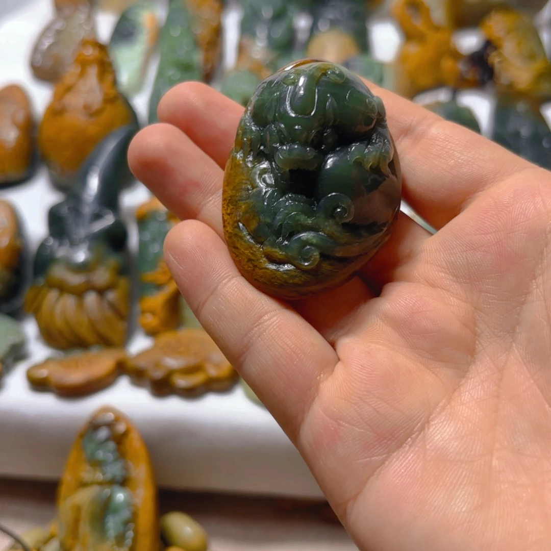 岫岩河磨玉（透闪石质玉）挂件未镶嵌宁***ᝰ