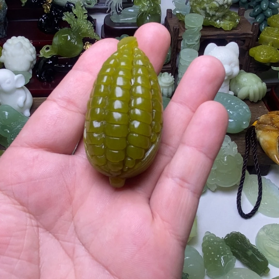 岫玉未镶嵌手把玉米