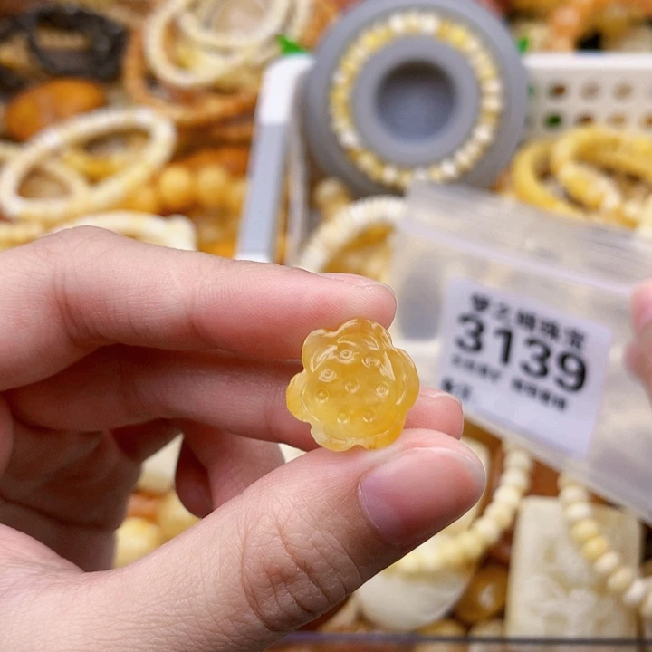 琥珀未镶嵌珠宝奇石