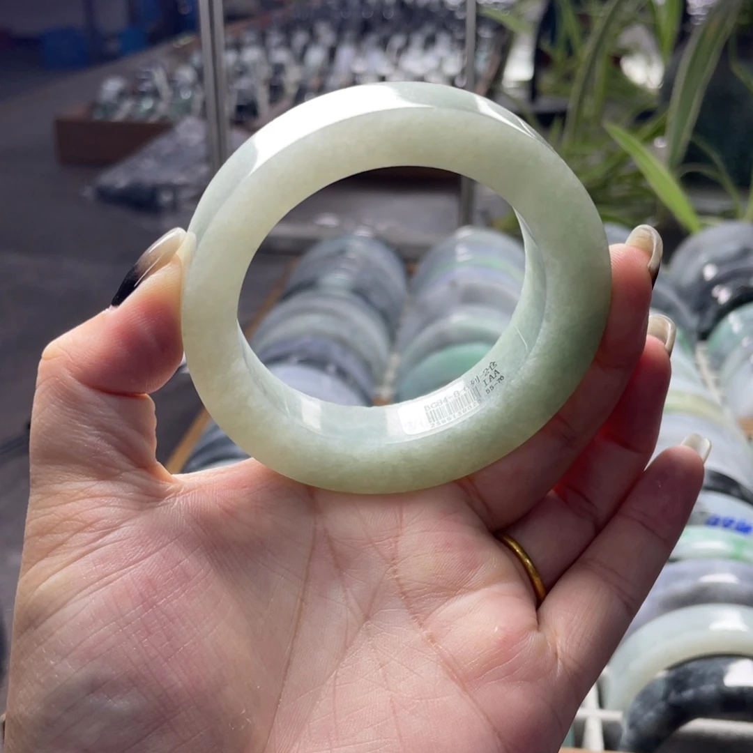 未镶嵌翡翠手镯定制翡翠