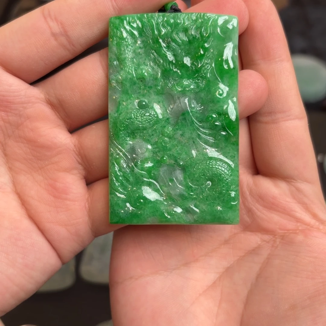 翡翠未镶嵌颈饰龙牌