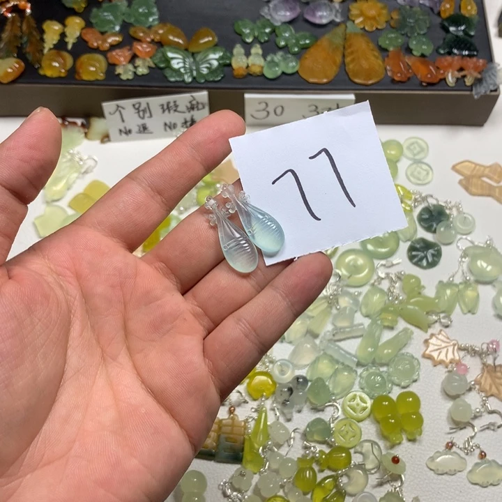 魏***亮合金蛇纹石玉耳钉