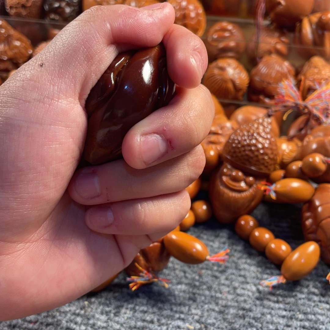 橄榄核吊坠玉华蝴蝶