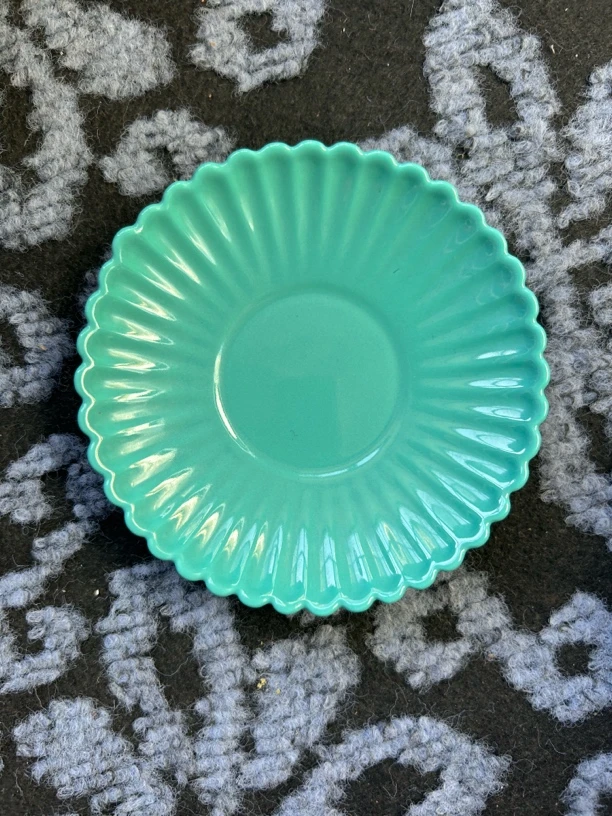 菊瓣盘浅蓝釉瓷器