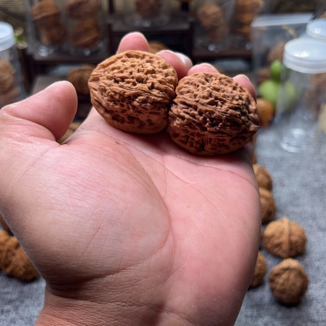 把件文玩核桃蚂蚁拉丝南疆