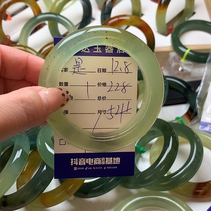 是***吖蛇纹石玉未镶嵌手镯