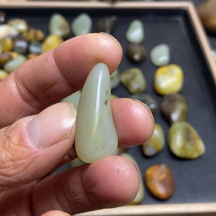 中****和田玉（糖玉）未镶嵌珠宝奇石