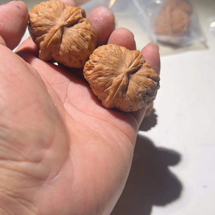 闫***生文玩核桃把件元宝